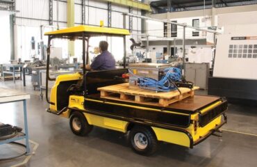 Carrinho Rebocador Hidráulico O Curso Carrinho Rebocador Hidráulico NR 11 tem por objetivo transmitir conhecimentos relacionados a operação correta do transporte de carga, utilizando o Carrinho Rebocador. Além de noções sobre manutenção e funcionamento da máquina, e como fazer o uso devido dos Equipamento de Proteção, para prezar a saúde do operador.