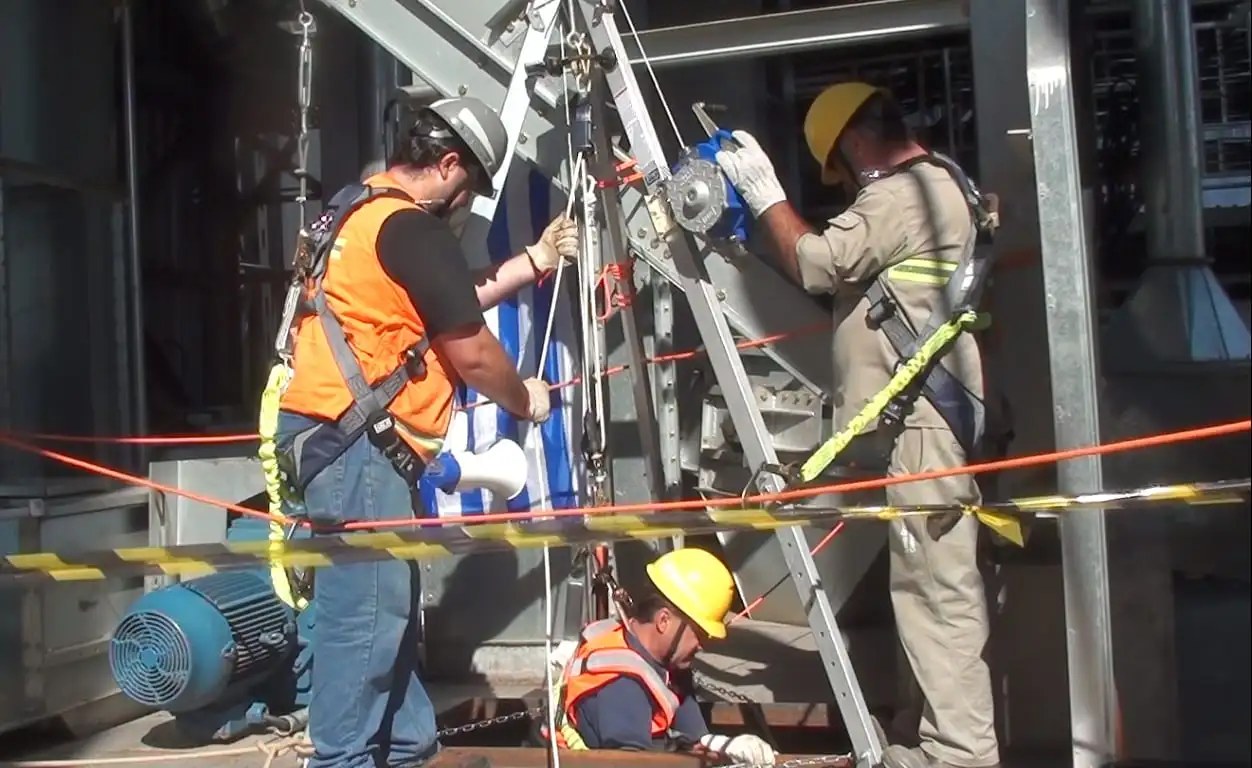 3305 - Treinamento Inicial em Espaços Confinados - Vigias