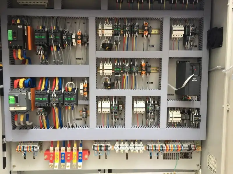 Relatório Técnico dos Painéis Elétricos e CCM's de Baixa Tensão