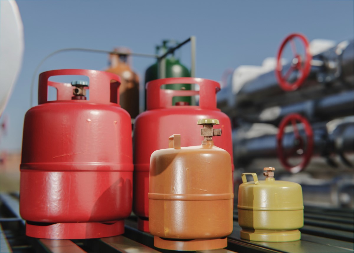 Proper identification, storage, and handling of flammable gas cylinders are critical to prevent leaks, ignition, and explosion risks, in full alignment with NR-20 safety principles.