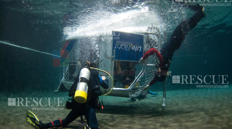 Treinamento de Escape de Aeronave Submersa