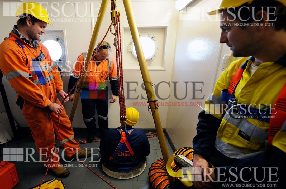 Curso Espaço Confinado Autorizado e Vigia NR 33 em Japonês