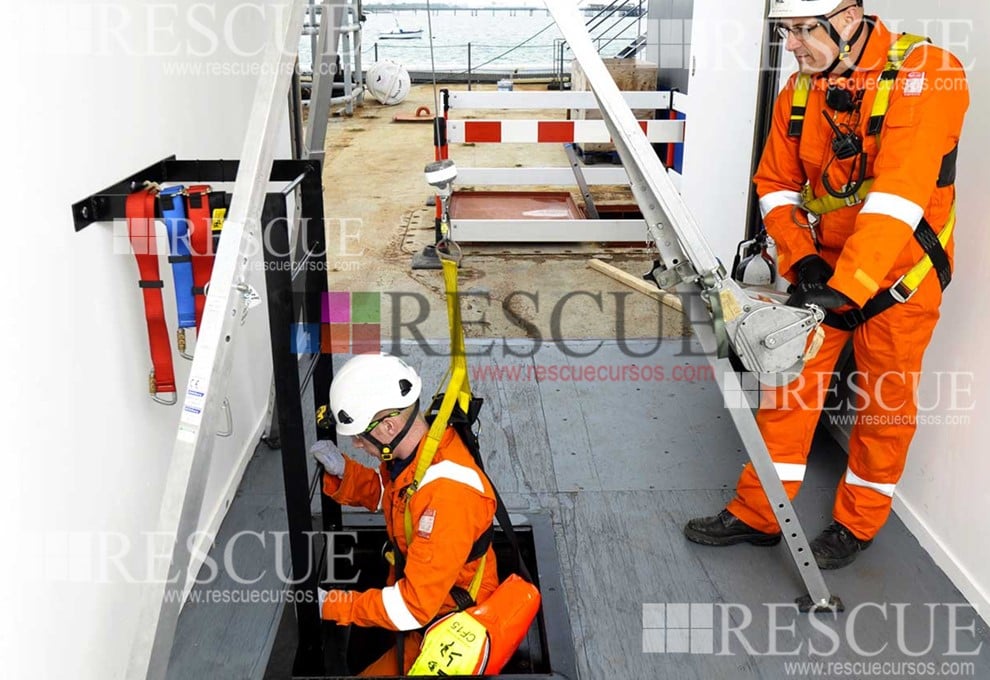 Curso Espaço Confinado Autorizado e Vigia NR 33 em Russo