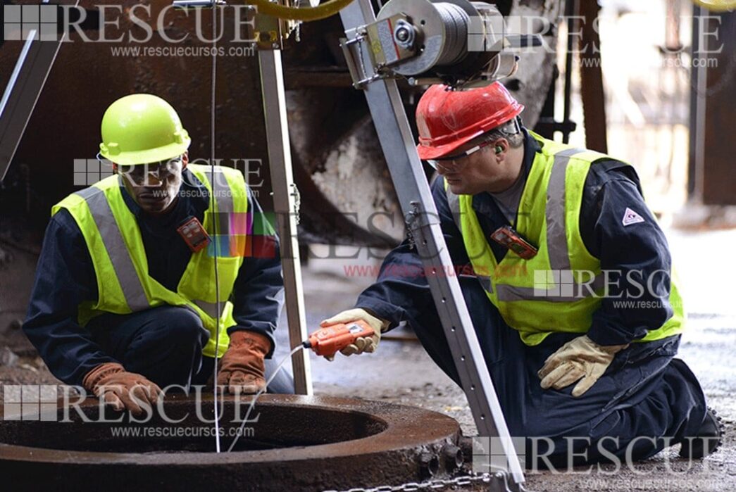 Curso Capacitação NR-33 Segurança e Saúde nos Trabalhos em Espaços Confinados Supervisor de Entrada com Interprete em Russo