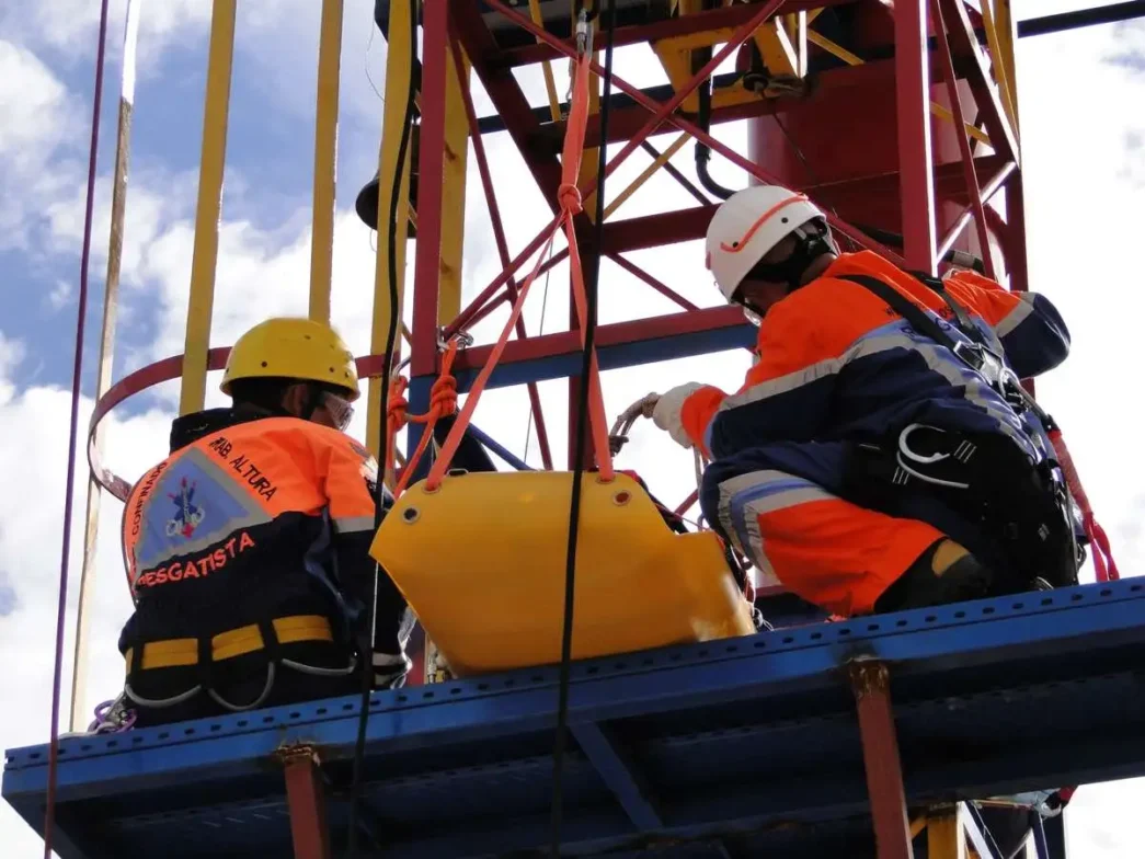 CURSO CAPACITAÇÃO NR 35 SEGURANÇA E RESGATE ESPECÍFICO EM ALTURA