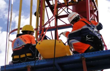 CURSO CAPACITAÇÃO NR 35 SEGURANÇA E RESGATE ESPECÍFICO EM ALTURA CURSO CAPACITAÇÃO NR 35 SEGURANÇA E RESGATE ESPECÍFICO EM ALTURA