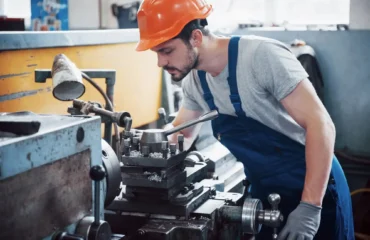 Curso de Torneiro Mecânico Curso de Torneiro Mecânico