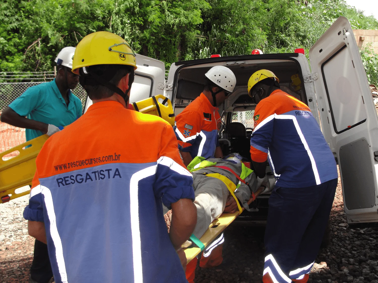 simulado veículos de emergência