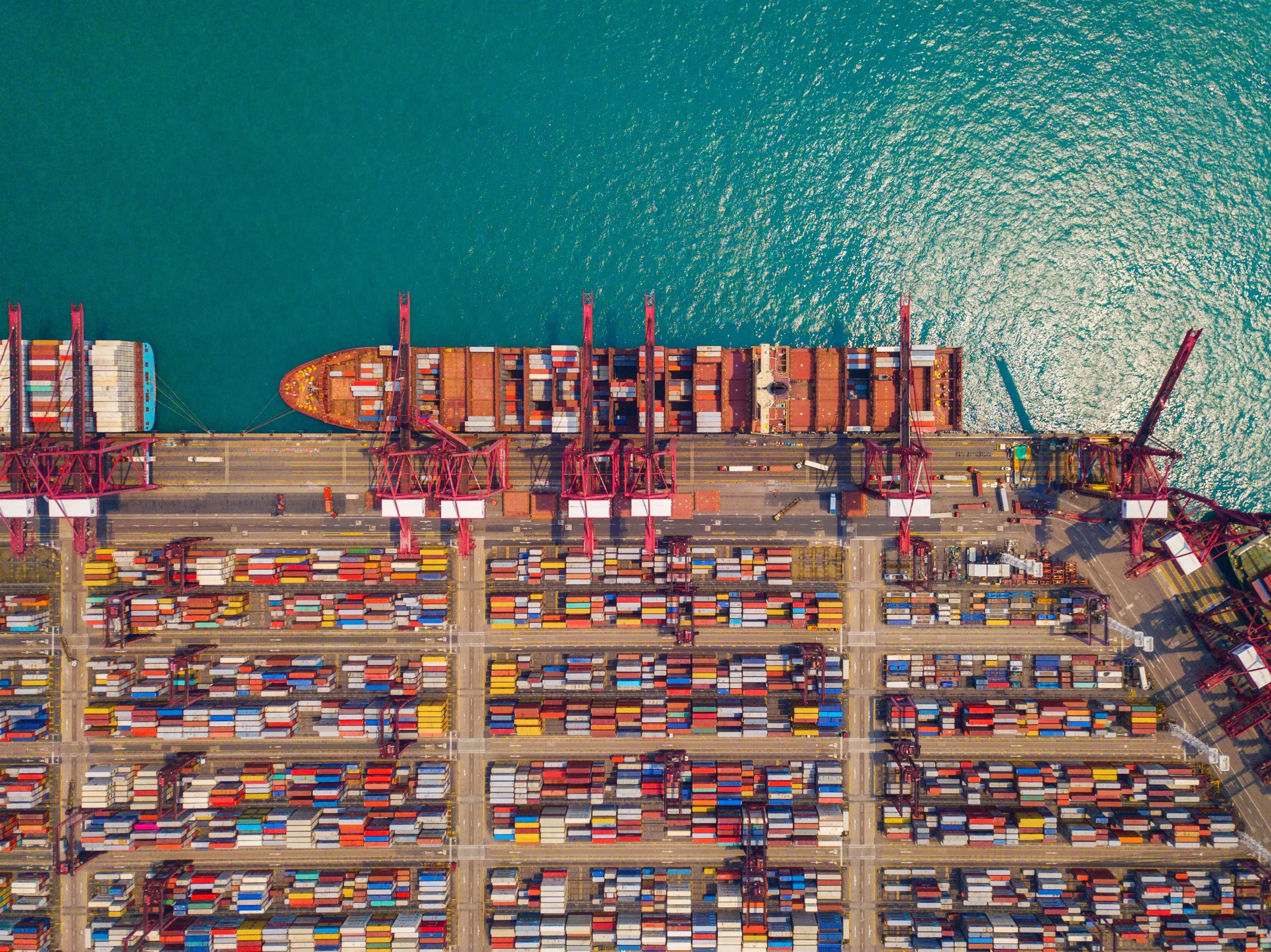 Integração de logística marítima e controle de carga em unidades portáteis offshore. Processo alinhado às normas DNVGL-ST-E273 e práticas de segurança NR 37.