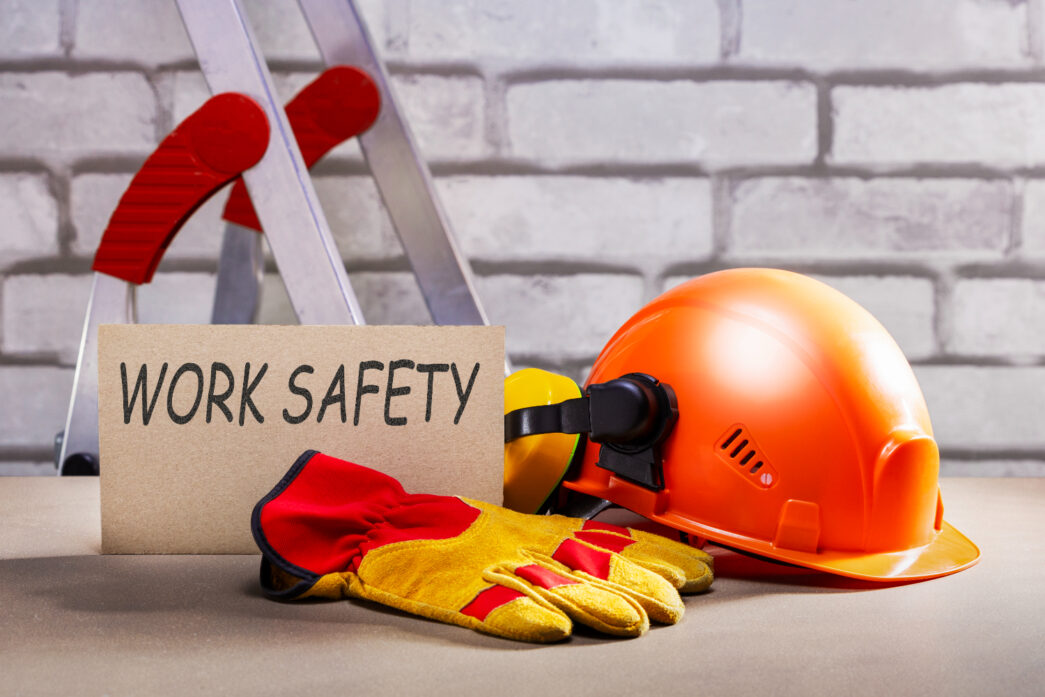 Equipamento de protecção da segurança no trabalho e etiqueta de palavras "SEGURANÇA no trabalho" - GRO - Gerenciamento de Riscos Ocupacionais