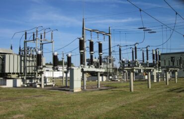 Curso Riscos Sobretensões Seres Vivos e Danos Eletroeletrônicos Curso Riscos Sobretensões Seres Vivos e Danos Eletroeletrônicos