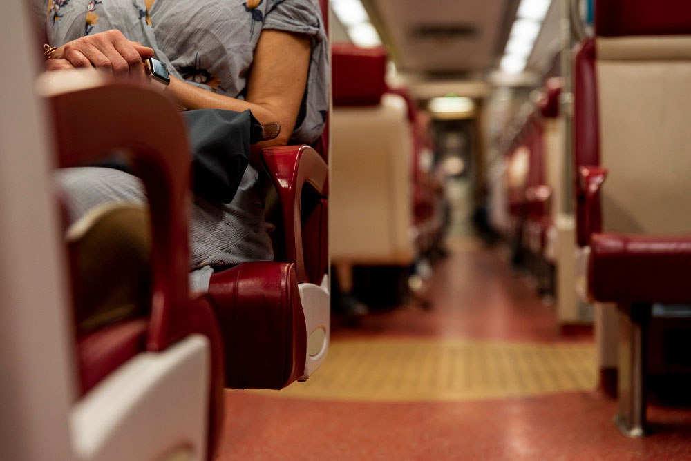 Inspeção das fixações e suportes dos assentos para garantir estabilidade e segurança durante o transporte - Laudo Assentos de Passageiros