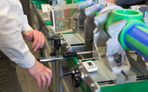 CURSO OPERADOR MÁQUINA EXTRUSORA DE PLÁSTICO