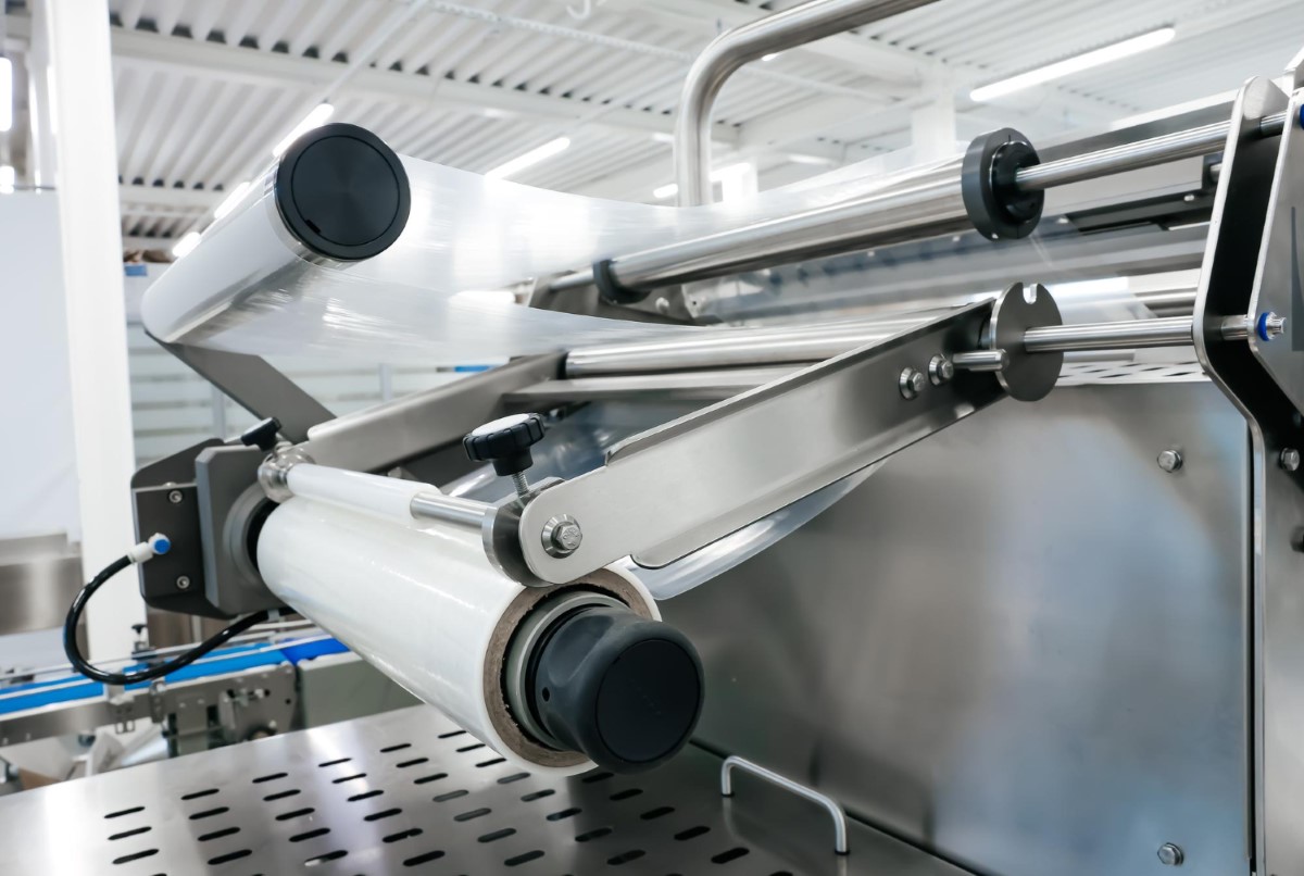 Controle preciso do filme garante produção estável e segura.