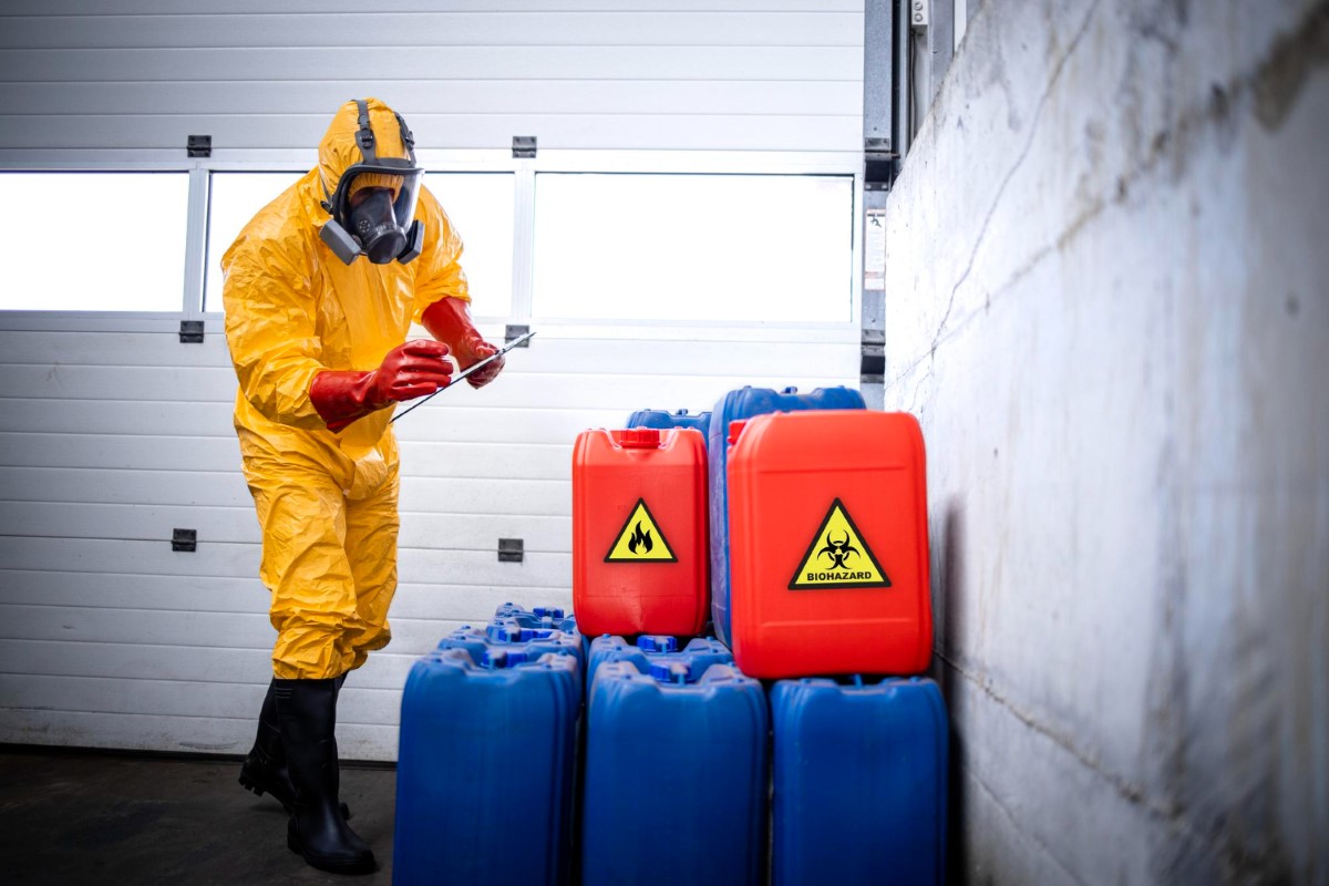 Manuseio seguro de embalagens contaminantes começa pela capacitação do operador.