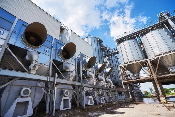 Visão externa dos silos de armazenamento - Laudo de Armazenamento de Silos