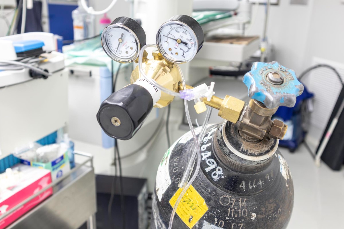 Regulador garantindo estabilidade do fluxo de oxigênio