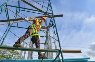 Curso de trabajo en altura en español NR 35 Curso de trabajo en altura en español NR 35