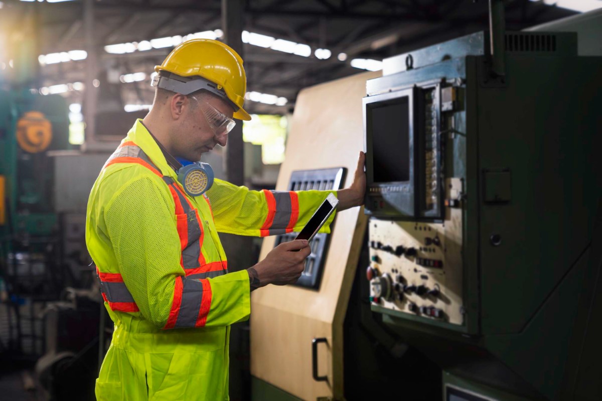 Inspeção técnica com leitura de vibração para avaliação de severidade, identificação de anomalias e tomada de decisão baseada em critérios objetivos.