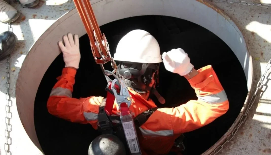 1807 – Treinamento Para Trabalhadores que Exercem Atividades em Espaços Confinados