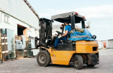 Manutenção Preventiva e Corretiva de Empilhadeira Manutenção Preventiva e Corretiva de Empilhadeira