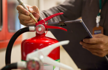 FOTO 01 Inspeção técnica de extintor de incêndio - Curso Laudo Extintores