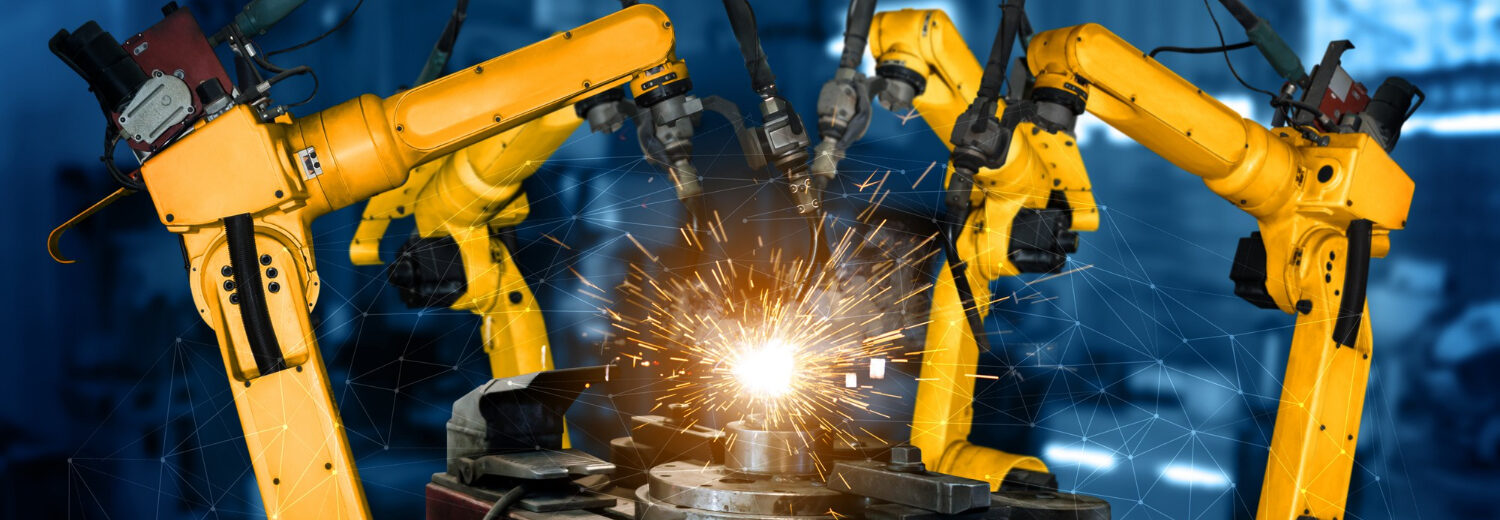 CÉLULAS ROBOTIZADAS REALIZANDO A SOLDAGEM DE EQUIPAMENTOS NA INDUSTRIA