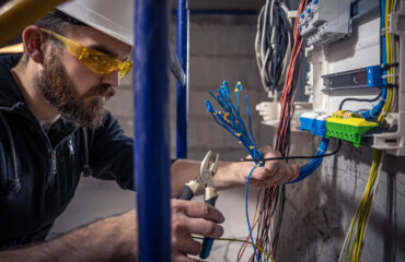 Curso de Reciclagem (Atualização) NR 10 S.E.P Curso de Reciclagem (Atualização) NR 10 S.E.P