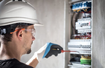 Treinamento NR 10 Básico Treinamento NR 10 Básico