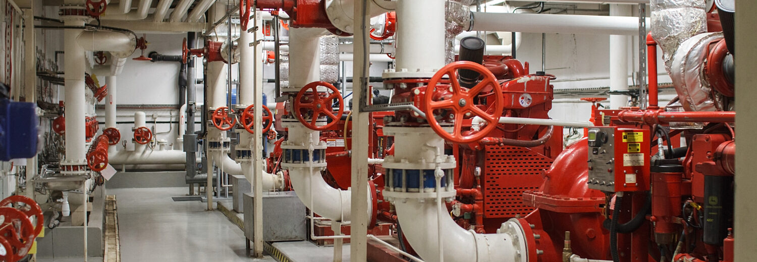 Os órgãos reguladores, como o Corpo de Bombeiros, exigem esse laudo, tornando-o essencial para obter e renovar o Auto de Vistoria do Corpo de Bombeiros (AVCB). Além disso, sem essa avaliação, há o risco de o sistema falhar no momento mais crítico, comprometendo a segurança das pessoas e a integridade do patrimônio.