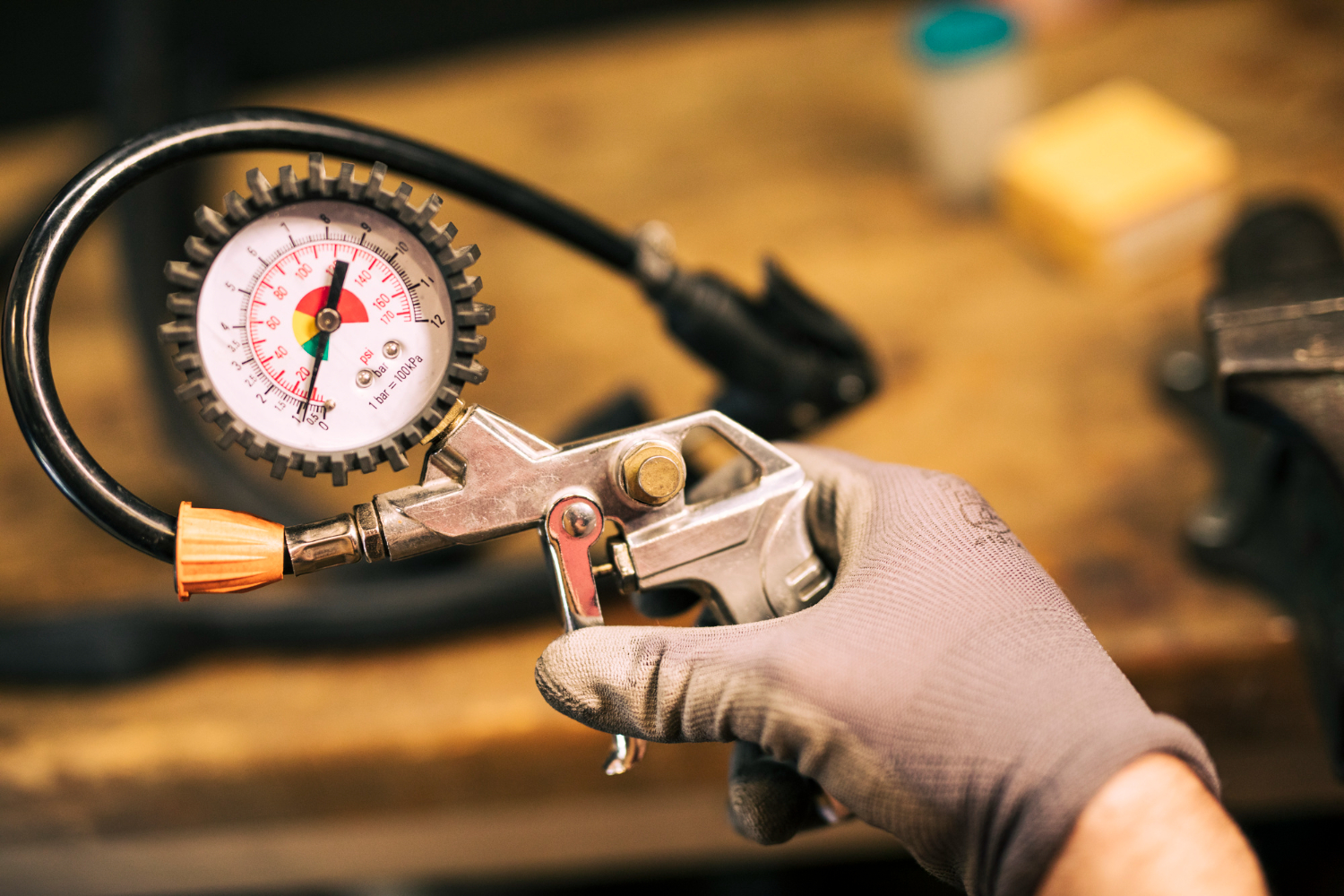Medidor de pressão utilizado para avaliação e flexibilidade de compressores em laudos técnicos - Laudo de Compressores Medidor de pressão utilizado para avaliação e flexibilidade de compressores em laudos técnicos - Laudo de Compressores
