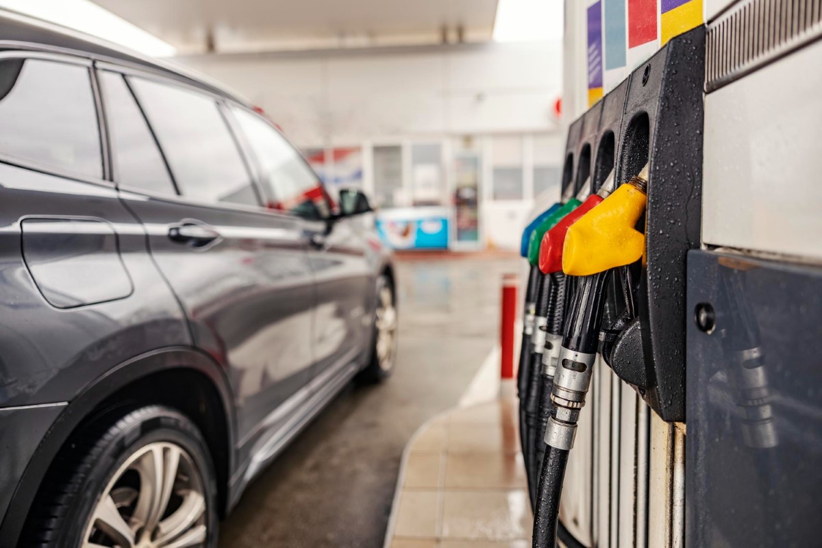 Fuel nozzles organized by class demonstrate the need for correct identification and safe handling to avoid incompatibilities and operational risks.