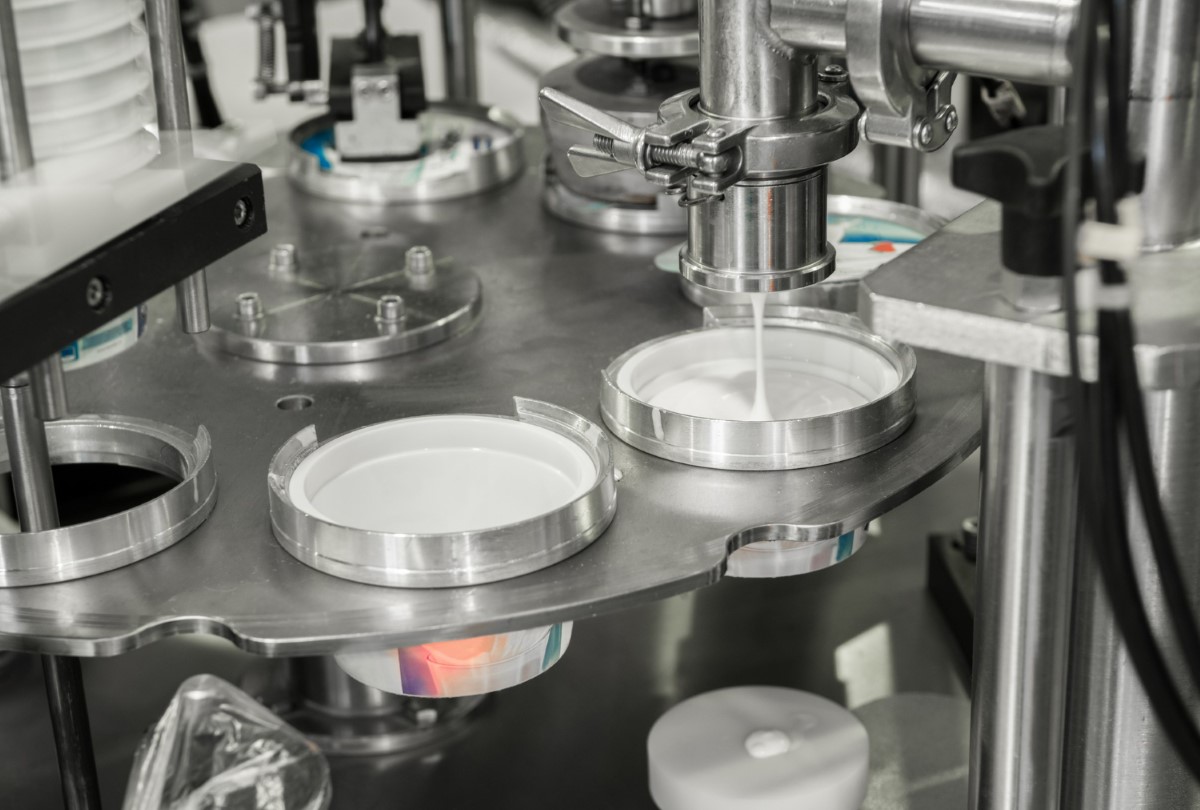 Dosagem automatizada garantindo repetibilidade e segurança no processo.