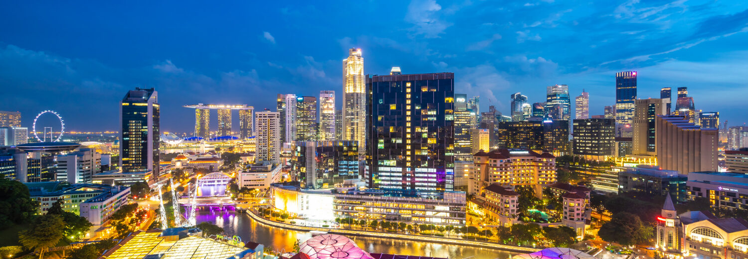 O dinamismo das redes de transporte urbanas iluminadas por sistemas de energia inteligentes e sustentáveis, conectando bairros e garantindo eficiência para a mobilidade urbana. - Curso Tecnologias Redes Elétricas Inteligentes.