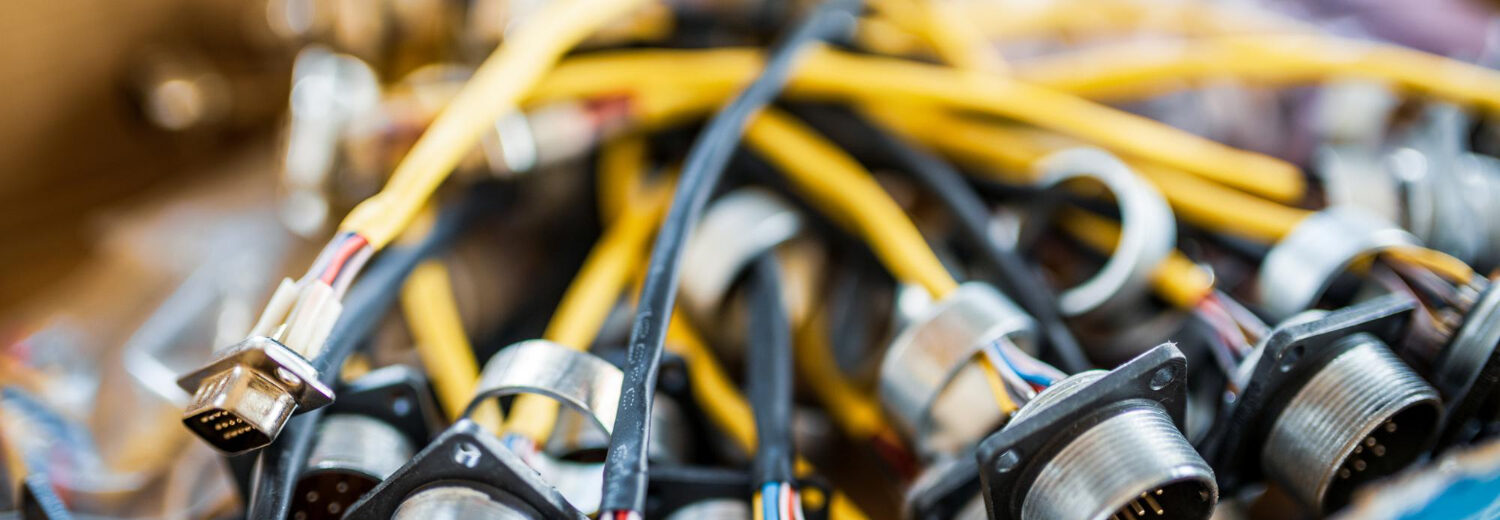 Materiais flexíveis combinados para isolamento elétrico: uma solução de alta performance, com resistência térmica superior e durabilidade prolongada, essenciais para garantir a segurança em sistemas elétricos de baixa e alta tensão. - Curso Materiais Combinados IEC 60626-1.
