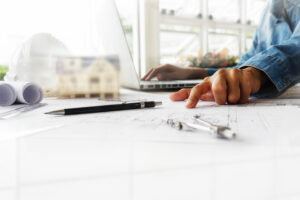 Engenheiro realizando Projeto Para-Raio