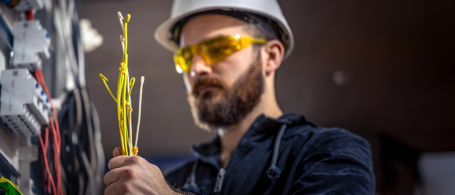 Composição avançada de materiais flexíveis para isolamento elétrico: versatilidade e segurança em diversas aplicações, proporcionando confiabilidade no desempenho e resistência contra choques e superaquecimento em instalações elétricas. - Curso Materiais Combinados IEC 60626-1.