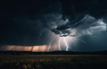 Componentes de um para-raios: captores Franklin instalados estrategicamente no topo de uma edificação. O sistema é essencial para áreas com alta incidência de descargas elétricas, reduzindo riscos para pessoas e bens materiais Componentes de um para-raios: captores Franklin instalados estrategicamente no topo de uma edificação. O sistema é essencial para áreas com alta incidência de descargas elétricas, reduzindo riscos para pessoas e bens materiais. - Curso como Projetar Para-Raios.