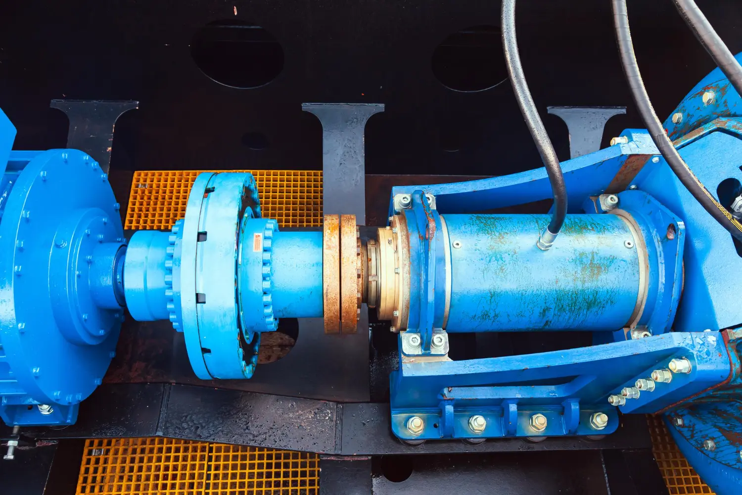 Eficiência em movimento: O conjunto centrífugo transforma rotação em fluxo hidráulico constante e controlado.