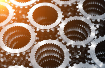 Execução de Revisão Completa em Equipamentos de Compressor Parafuso – Overhaul O objetivo do curso de Aprimoramento na Execução de Revisão Completa em Equipamentos de Compressor Parafuso – Overhaul é desenvolver habilidades avançadas nos participantes para a execução de uma revisão completa em compressores de parafuso. O curso capacita os profissionais a realizar desmontagem, inspeção detalhada, diagnóstico de falhas, reparo e remontagem desses equipamentos, assegurando que operem com eficiência e segurança.