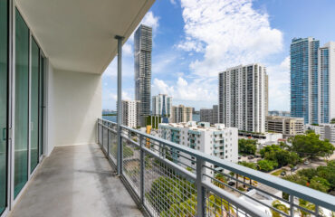 Guarda corpo Guarda Corpo em um prédio residencial. - Laudo Guarda-Corpos