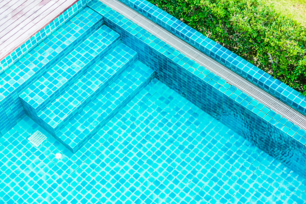 Piscina com estrutura de cerâmica. - Laudo de Materiais Cerâmicos