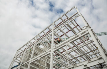 ESTRUTURA METALICA Estrutura metálica em fase de montagem. - Laudo Holiday Detector