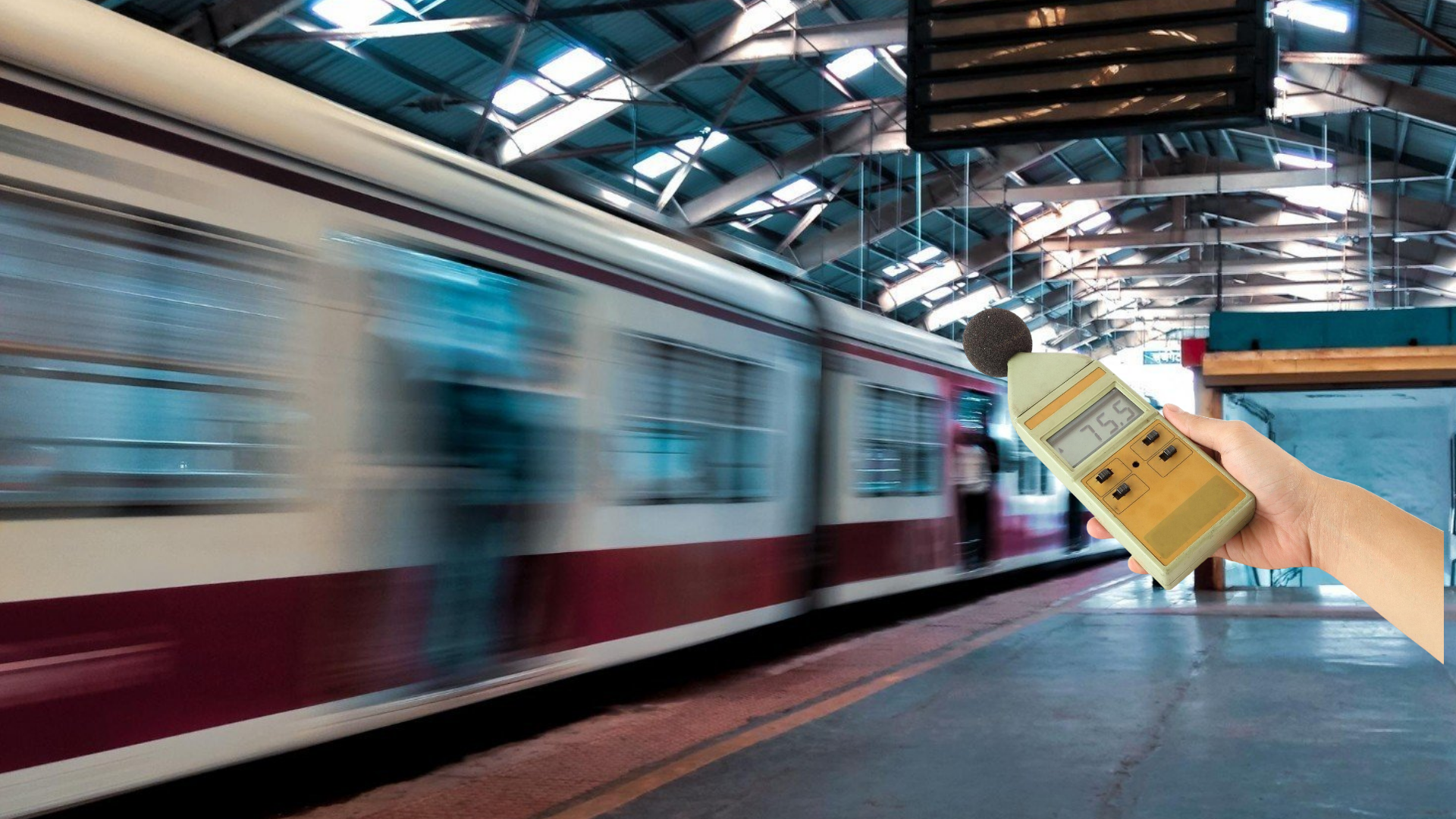 Decibelímetro em analise em estação de trem. - Curso Laudo Vibração Ambiental