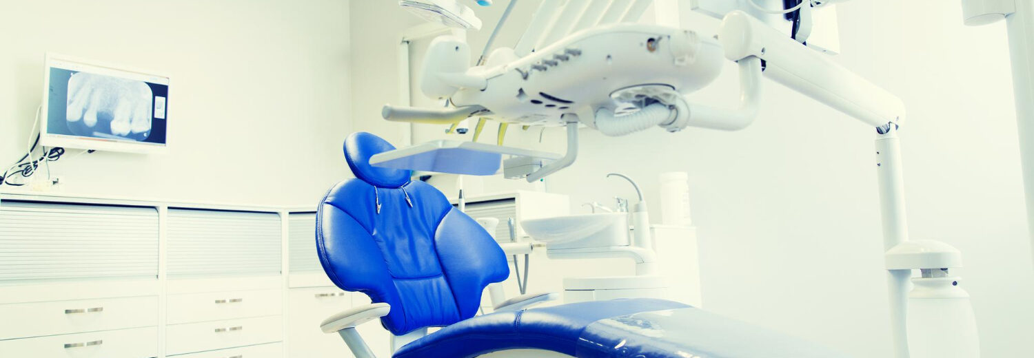 Ele é voltado principalmente para técnicos de manutenção, biomédicos, engenheiros clínicos, ou mesmo para profissionais da área odontológica interessados em aprender sobre o funcionamento e conservação do equipamento.