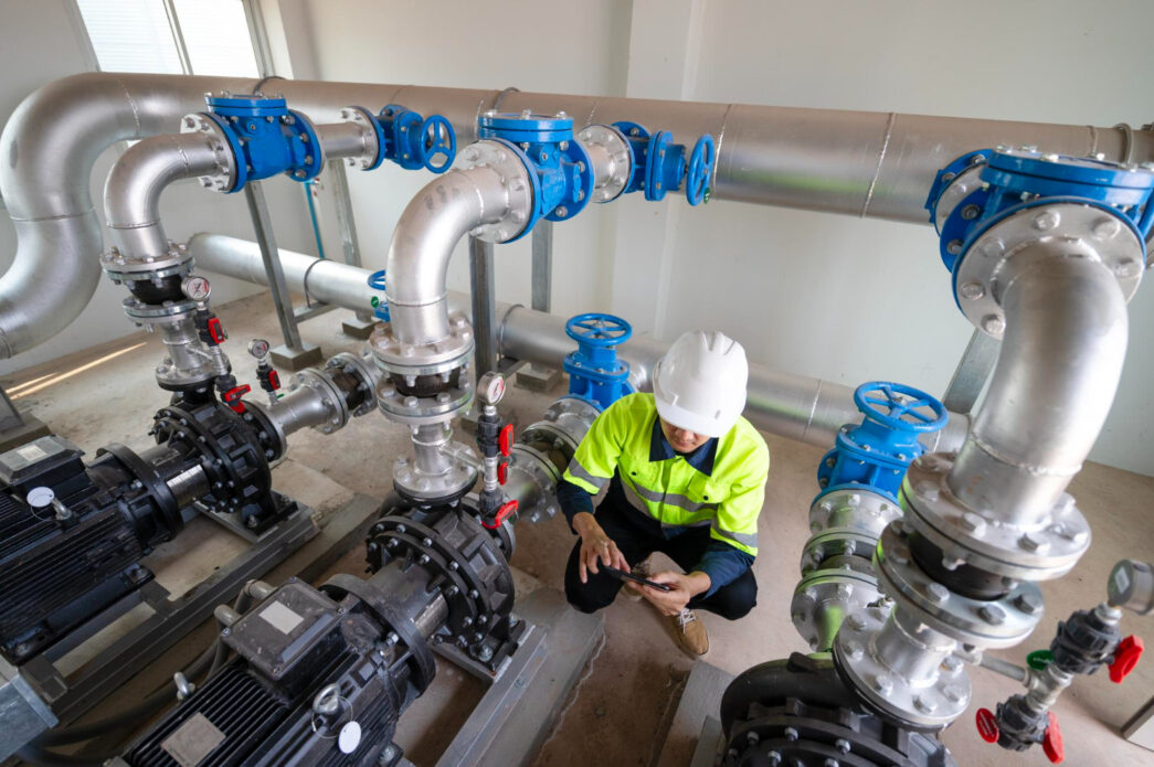 Processo técnico de avaliação e inspeção dos sistemas hidráulicos de uma instalação, como redes de abastecimento de água, esgoto, drenagem pluvial e sistemas de combate a incêndio.