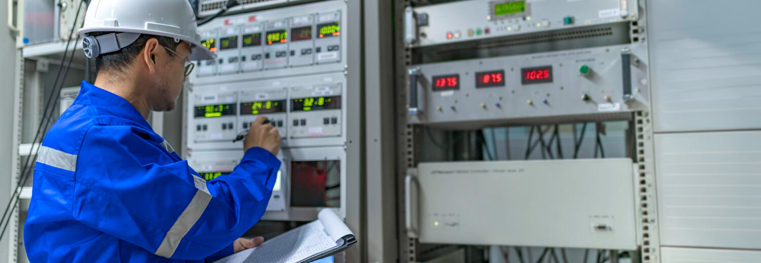 O curso de Manutenção de Equipamentos em Atmosferas Explosivas, conforme a ABNT NBR IEC 60079, tem como objetivo capacitar profissionais para atuar na manutenção de equipamentos utilizados em ambientes classificados como perigosos devido à presença de atmosferas explosivas, conforme as normas da IEC (International Electrotechnical Commission) e a regulamentação brasileira da ABNT.