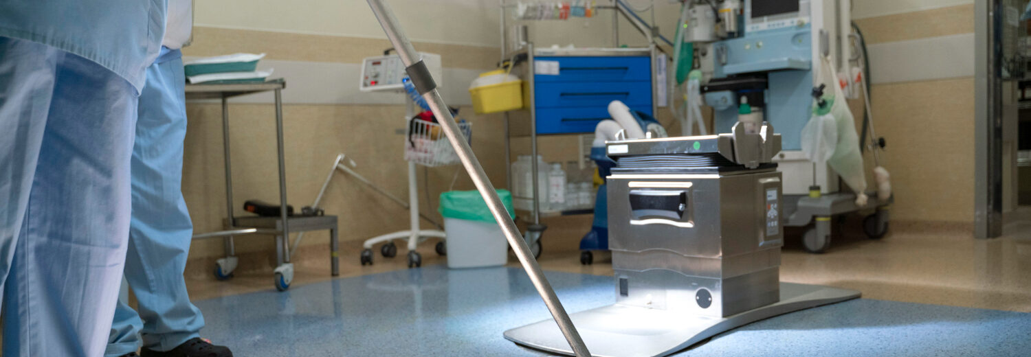 Auditoria Limpeza Clínica Hospitalar é um processo essencial para garantir a qualidade e a segurança dos serviços de higienização em ambientes de saúde. Esse procedimento avalia se as práticas de limpeza e desinfecção estão sendo executadas corretamente, de acordo com normas técnicas e regulamentações sanitárias, minimizando os riscos de infecções hospitalares.