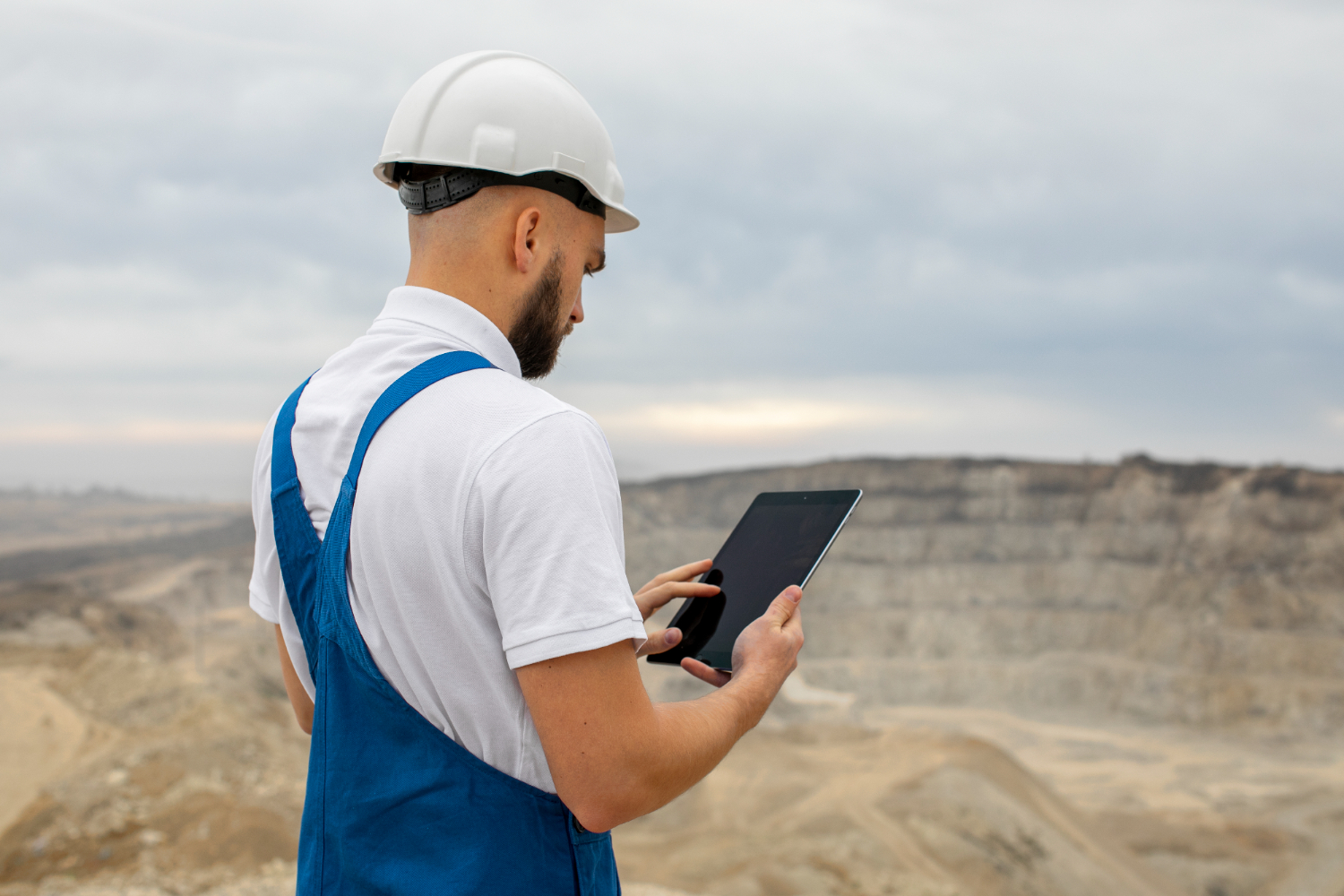 Inspeção EX d/i começa antes da planta: levantamento em campo para garantir que até o tablet fale a linguagem da segurança em áreas classificadas. - Curso de Inspeção EX D/I.