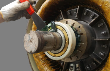 Curso Forbol Óleo Graxa O Curso Forbol Óleo Graxa tem como objetivo qualificar profissionais para a execução de inspeções técnicas, testes laboratoriais e ensaios analíticos voltados à avaliação quantitativa de forbol em óleos e graxas. Durante o treinamento, serão abordadas metodologias avançadas para a identificação e quantificação desse composto, incluindo técnicas cromatográficas e espectrofotométricas, bem como a interpretação de laudos e padrões regulatórios aplicáveis.